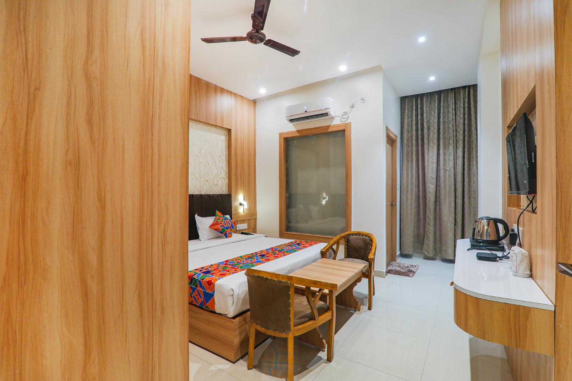Fabhotel Raj Palace Lakhnaú Exteriér fotografie